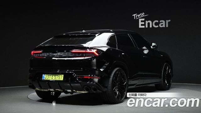Lamborghini Urus 2026 — photo 2