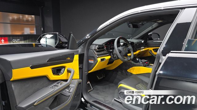 Lamborghini Urus 2026 — photo 13