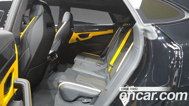 Lamborghini Urus 2026 — photo 18