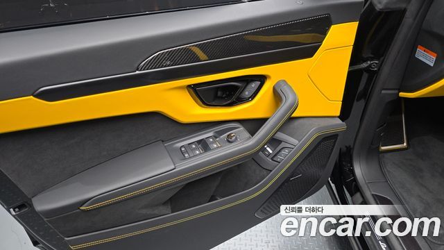 Lamborghini Urus 2026 — photo 14