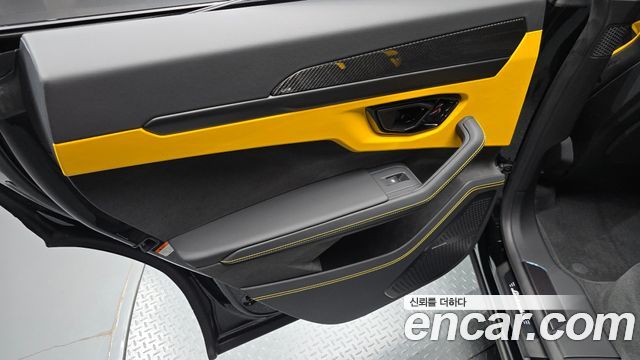 Lamborghini Urus 2026 — photo 15