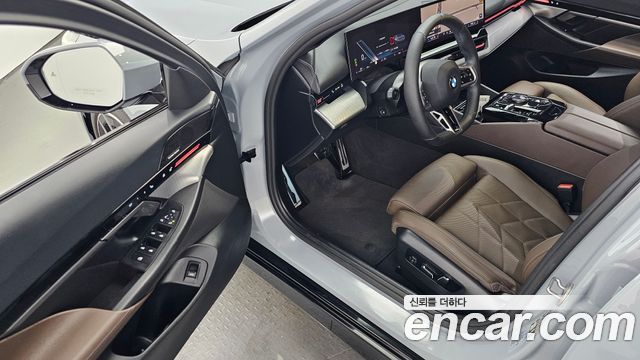 BMW 5-Series 2024 — photo 13