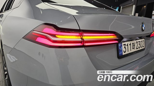 BMW 5-Series 2024 — photo 9