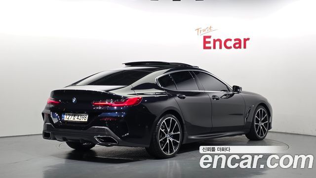 BMW 8-Series 2022 — photo 2