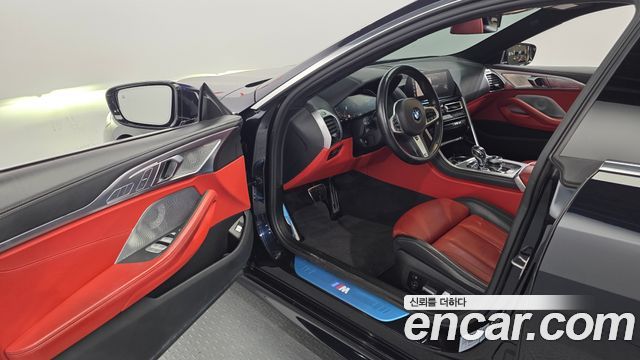 BMW 8-Series 2022 — photo 10