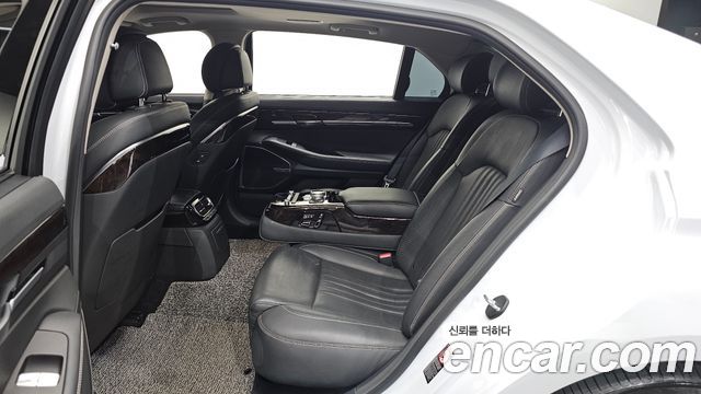 Genesis G90 2019 — photo 18