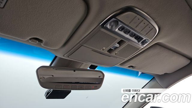 Genesis G90 2019 — photo 26