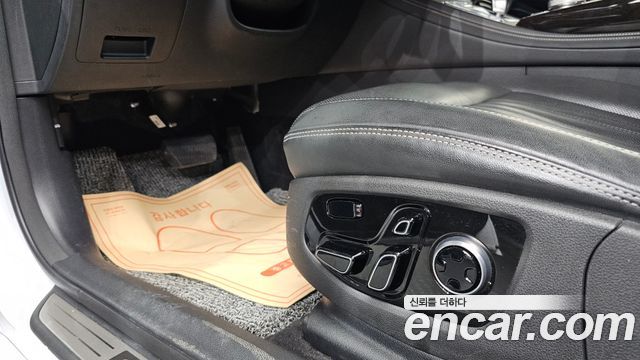 Genesis G90 2019 — photo 31