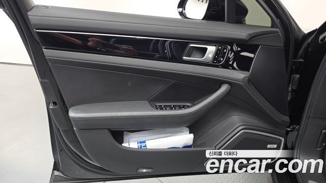 Porsche Panamera 2021 — photo 14