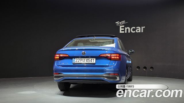 Volkswagen Jetta 2023 — photo 4