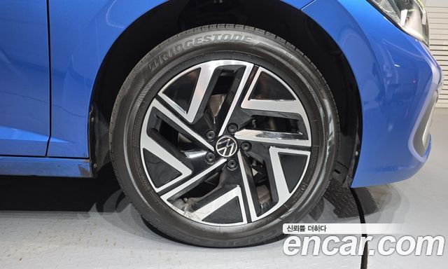 Volkswagen Jetta 2023 — photo 7