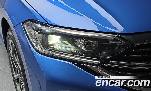 Volkswagen Jetta 2023 — photo 8