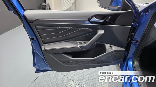 Volkswagen Jetta 2023 — photo 14