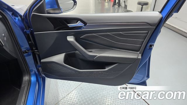 Volkswagen Jetta 2023 — photo 15