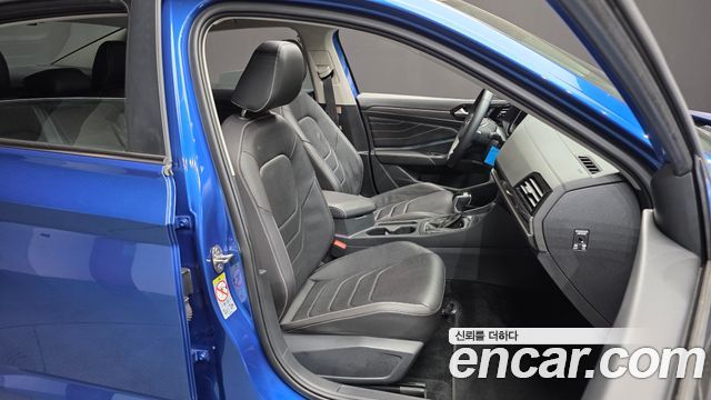Volkswagen Jetta 2023 — photo 16