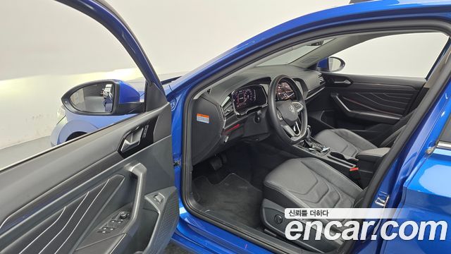 Volkswagen Jetta 2023 — photo 13