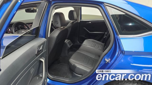 Volkswagen Jetta 2023 — photo 17