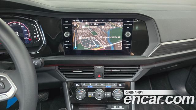 Volkswagen Jetta 2023 — photo 18