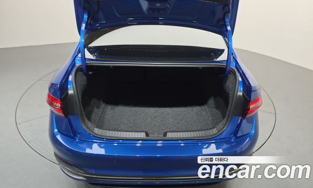 Volkswagen Jetta 2023 — photo 23