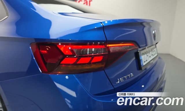 Volkswagen Jetta 2023 — photo 9