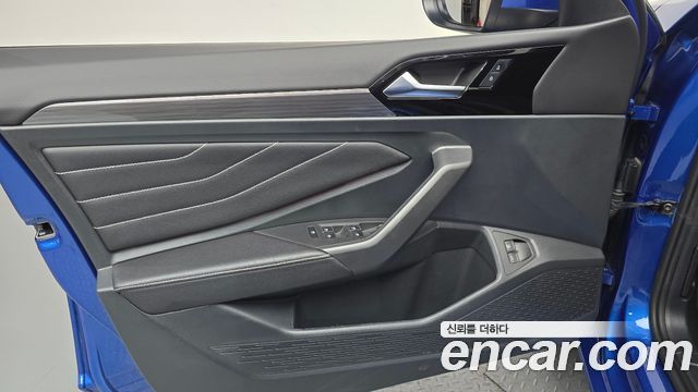 Volkswagen Jetta 2023 — photo 14