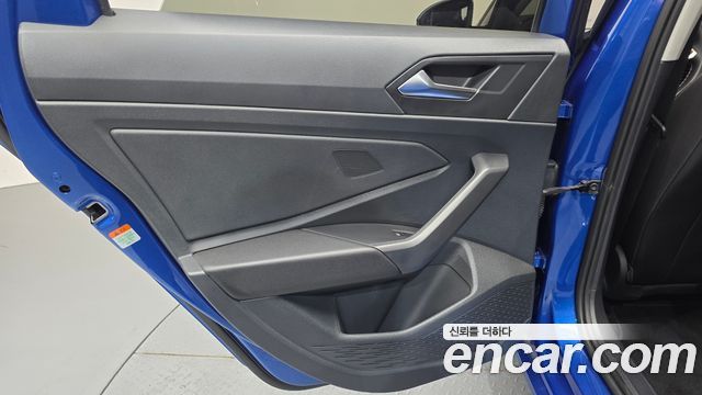 Volkswagen Jetta 2023 — photo 15