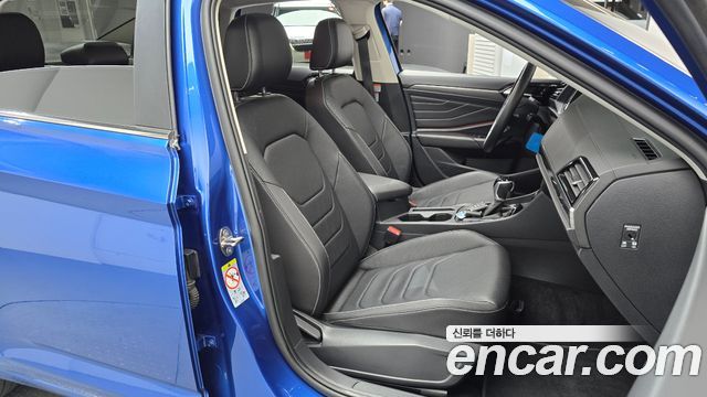 Volkswagen Jetta 2023 — photo 16