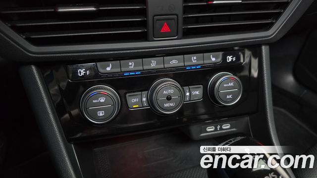Volkswagen Jetta 2023 — photo 32