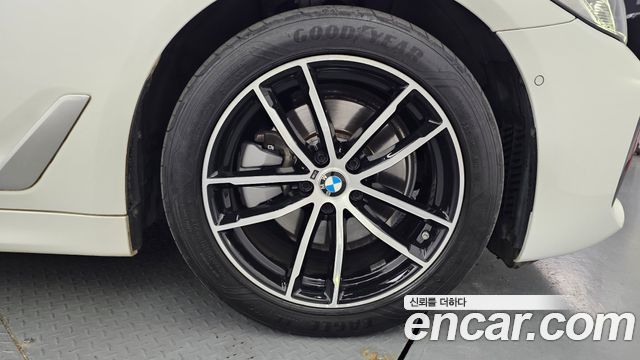 BMW 5-Series 2019 — photo 5