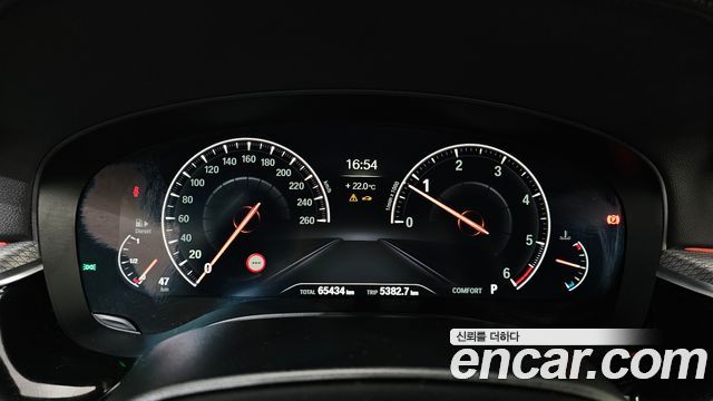 BMW 5-Series 2019 — photo 11