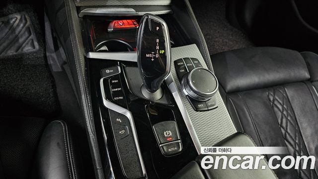 BMW 5-Series 2019 — photo 12