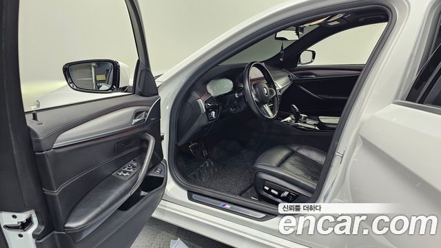 BMW 5-Series 2019 — photo 13