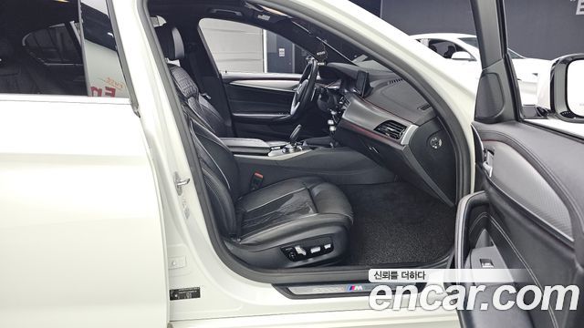 BMW 5-Series 2019 — photo 17