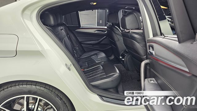 BMW 5-Series 2019 — photo 18