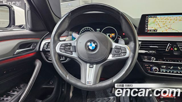 BMW 5-Series 2019 — photo 19