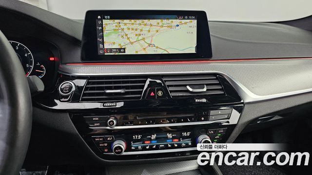 BMW 5-Series 2019 — photo 20