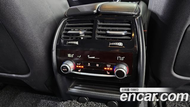 BMW 5-Series 2019 — photo 24