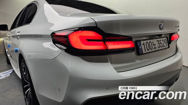 BMW 5-Series 2019 — photo 9