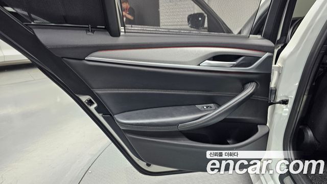BMW 5-Series 2019 — photo 15