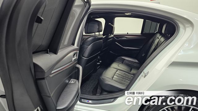 BMW 5-Series 2019 — photo 16