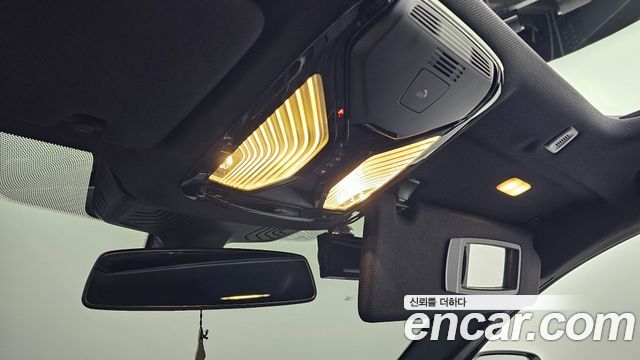BMW 5-Series 2019 — photo 27
