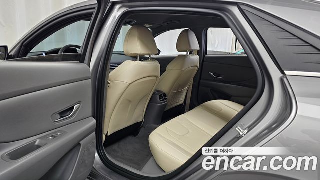 Hyundai AVANTE 2023 — photo 17