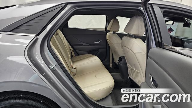 Hyundai AVANTE 2023 — photo 18