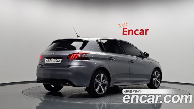 Peugeot 308 2018 — photo 2