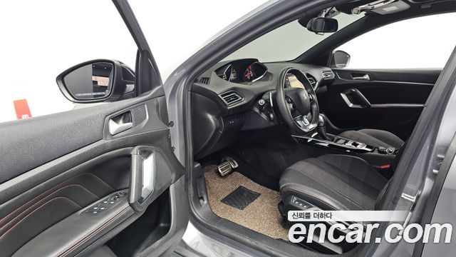 Peugeot 308 2018 — photo 13