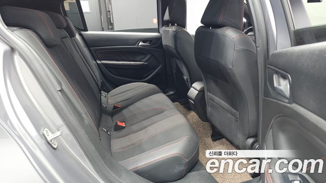 Peugeot 308 2018 — photo 17
