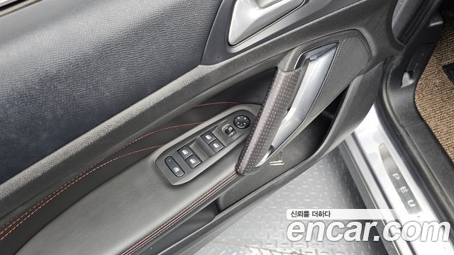 Peugeot 308 2018 — photo 19