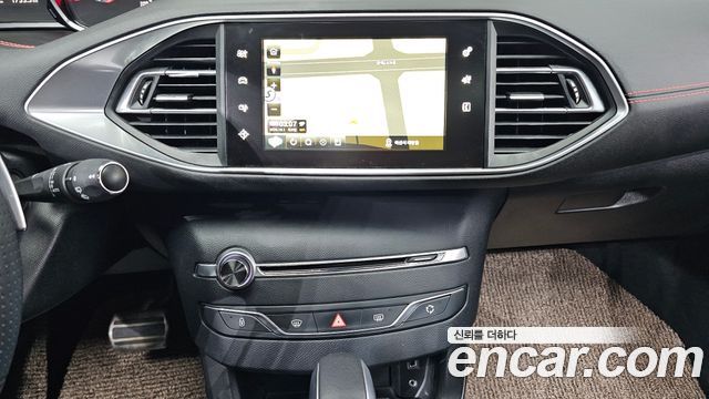 Peugeot 308 2018 — photo 22