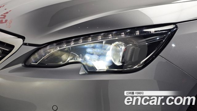 Peugeot 308 2018 — photo 8
