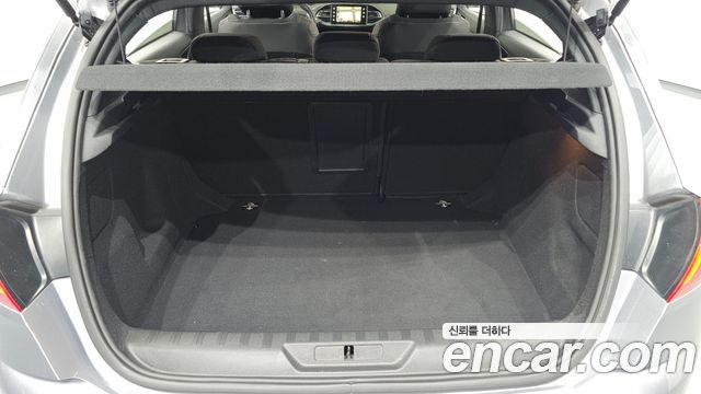 Peugeot 308 2018 — photo 35